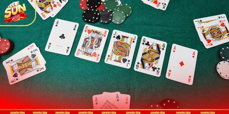 Các lệnh trên bàn cược Poker cần được nắm rõ.